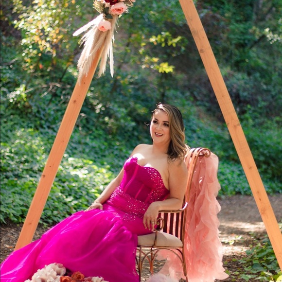 Custom made mermaid silhouette gown. Zipper closure. Magenta colored. - Picture 3 of 5